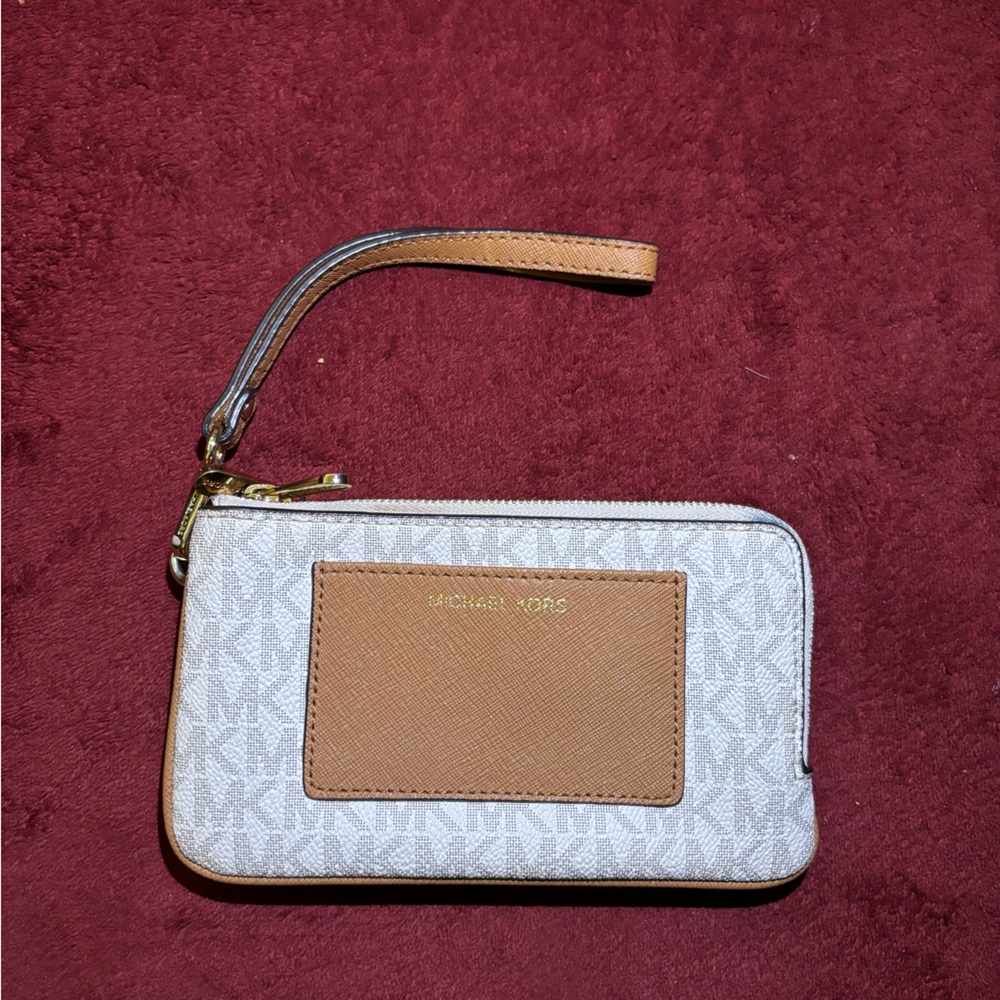 selling this Michael Kors wristlet, very good condition. only used 1 or 2 times.